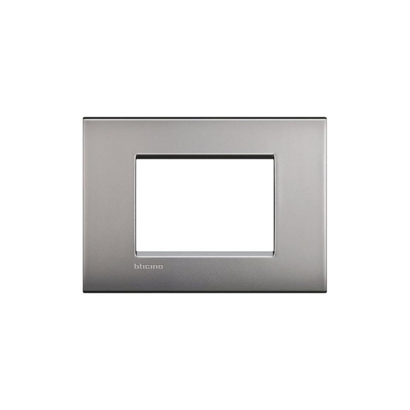 Рамка Bticino Livinglight AIR 3 модуля, цвет Матовый никель LNC4803NK Рамка Bticino Livinglight AIR 3 модуля, цвет Матовый никель LNC4803NK
