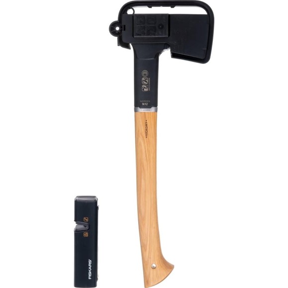 Набор Fiskars: топор Norden N12 NC COC 021366 FSC Mix + точилка 1052277 Набор Fiskars: топор Norden N12 NC COC 021366 FSC Mix + точилка 1052277